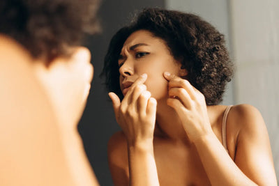 Comment les probiotiques agissent sur l'acné digestive ?